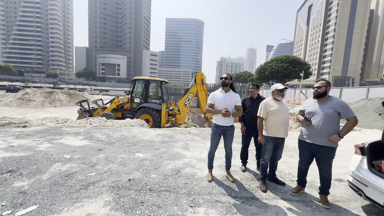 Al Ranim Cares team at a Dubai construction site for a worker meal distribution drive