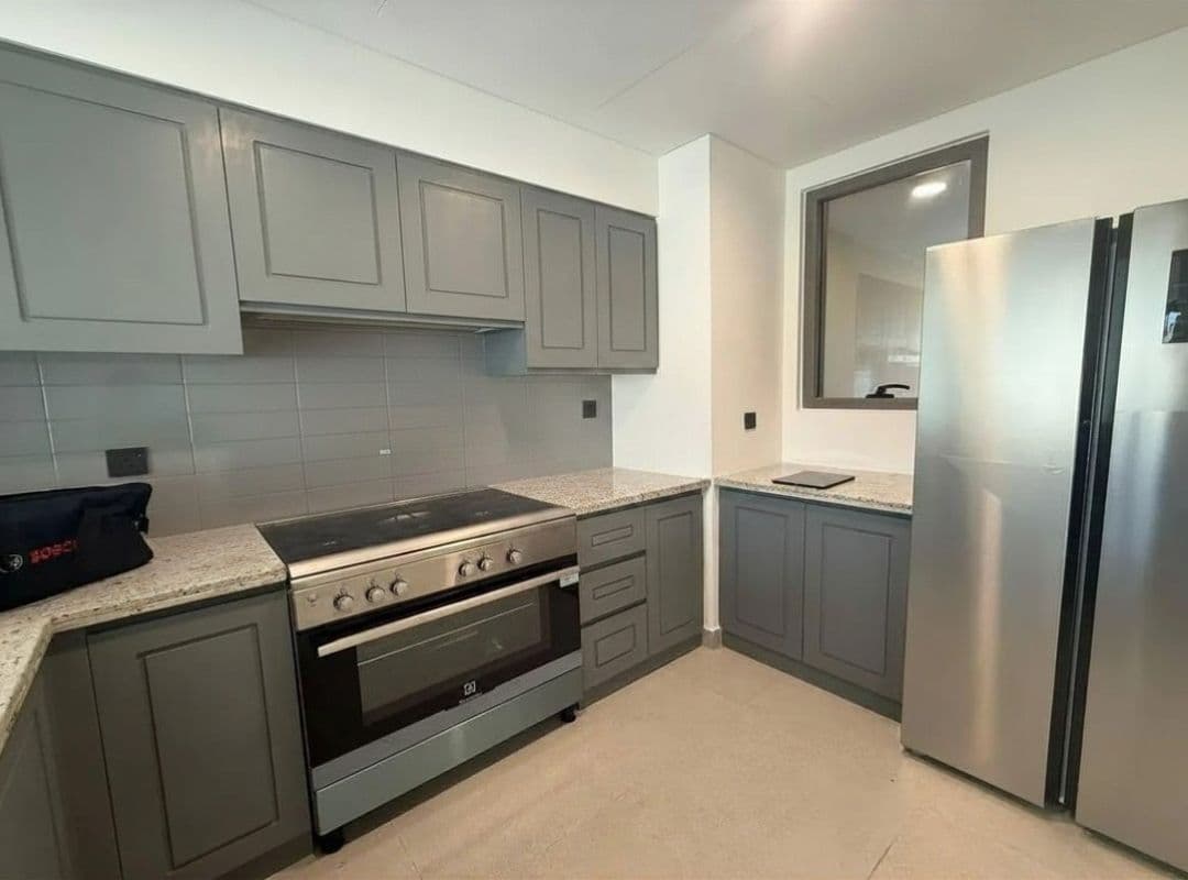 BRAND NEW | SPACIOUS LIVING | READY TO MOVE IN — view 3
