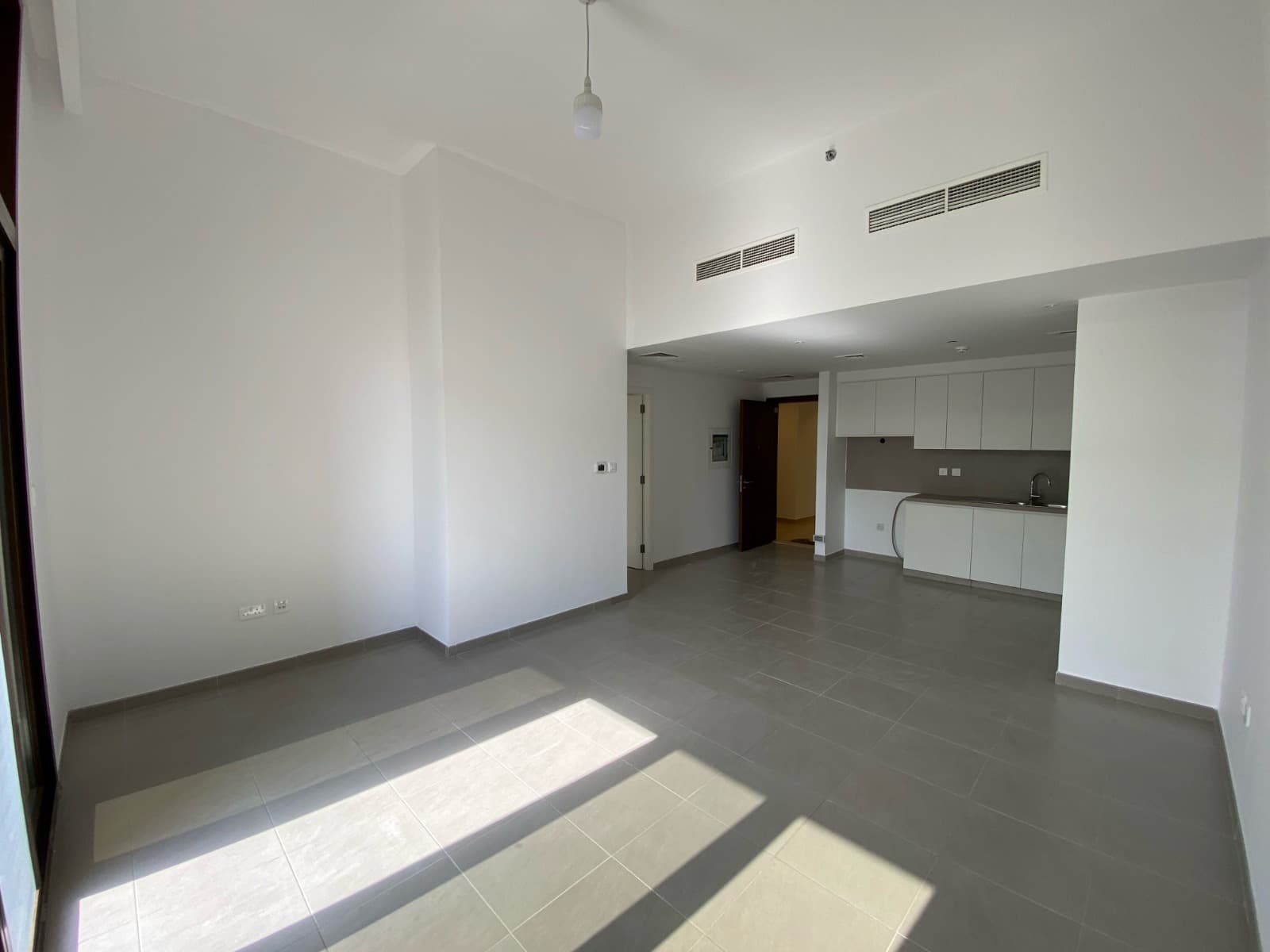 LUXURY LIVING | PREMIUM LOCATION | WATER VIEW — view 3