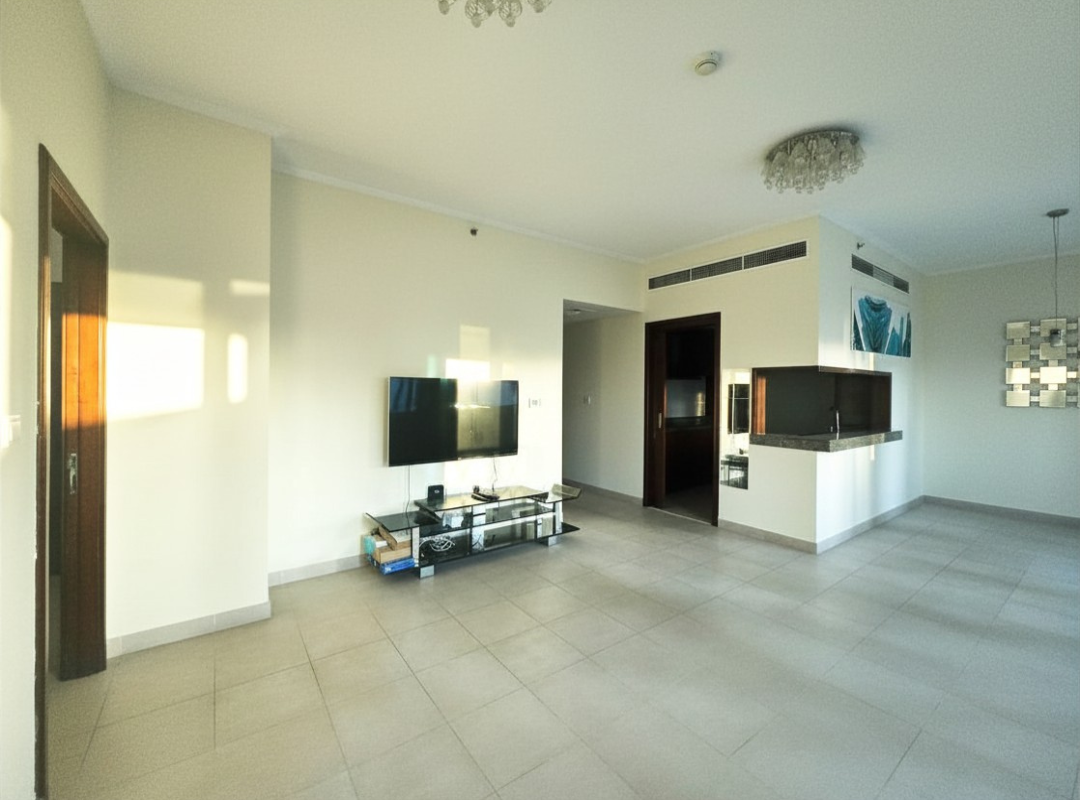 HUGE LAYOUT | SEMI FURNISHED | BALCONY — view 3