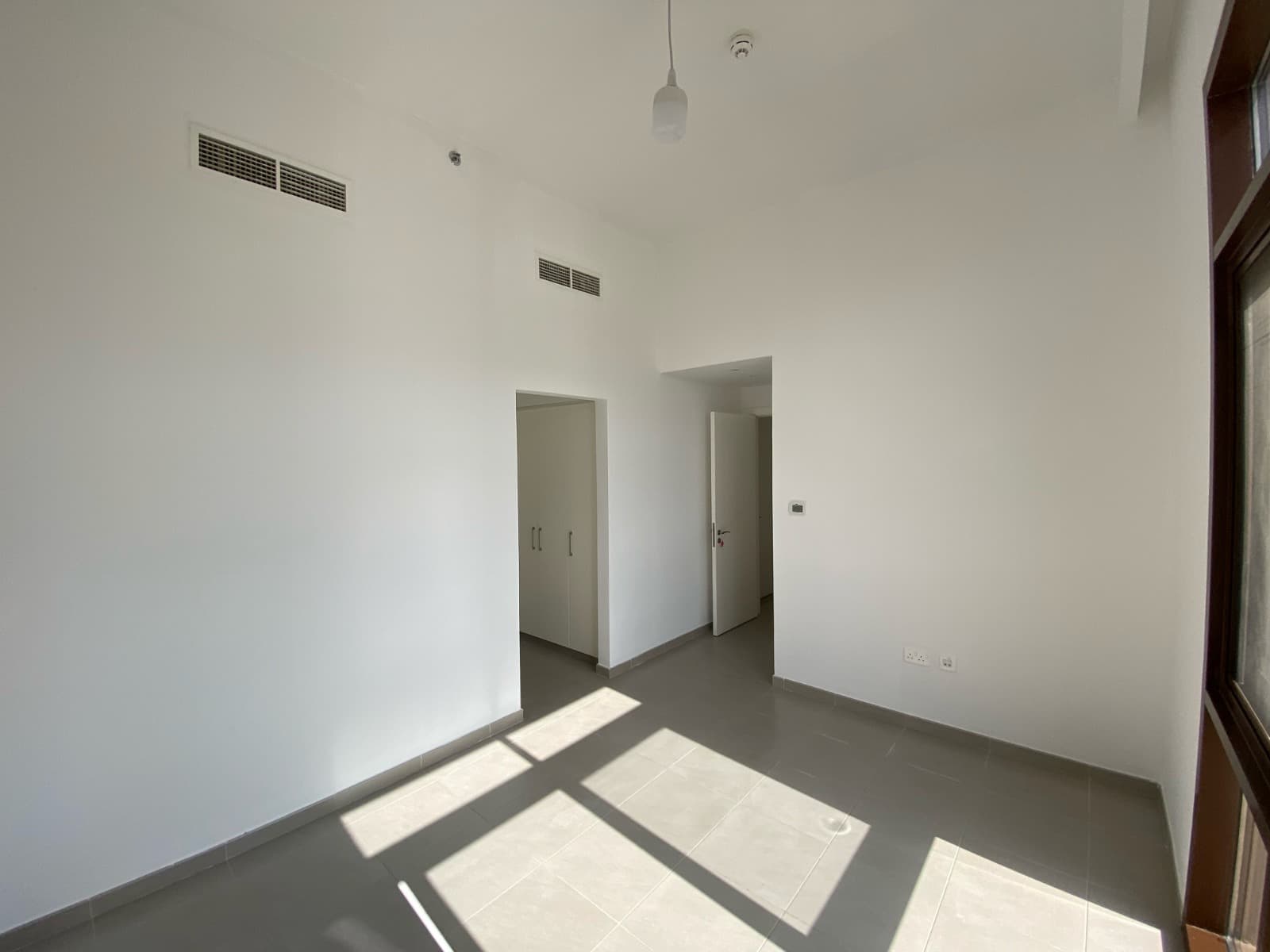 LUXURY LIVING | PREMIUM LOCATION | WATER VIEW — view 5