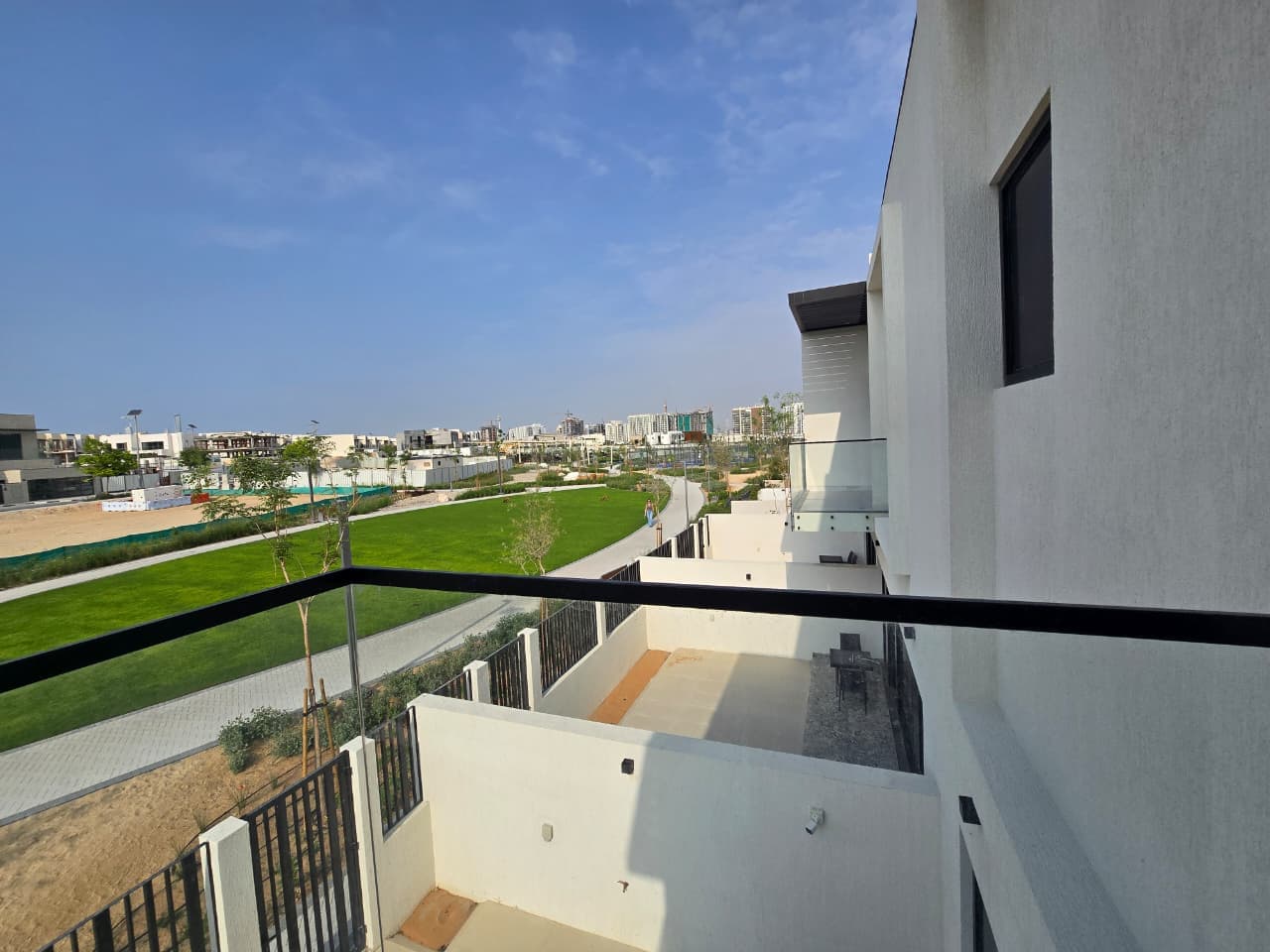 SPACIOUS LIVING | PRIVATE GARDEN | CLOSED KITCHEN — view 3