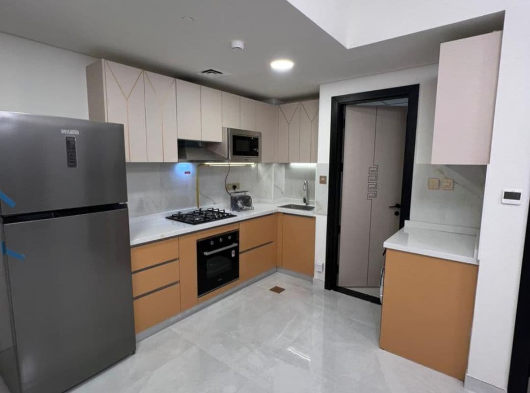 SPACIOUS LIVING | SEMI FURNISHED | HIGH FLOOR — view 2