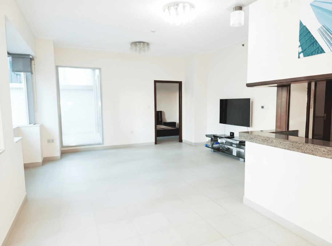 HUGE LAYOUT | SEMI FURNISHED | BALCONY — view 4