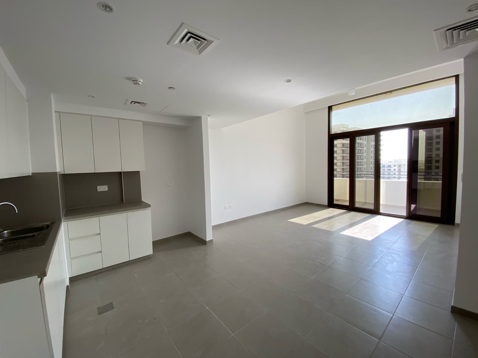 LUXURY LIVING | PREMIUM LOCATION | WATER VIEW — view 4