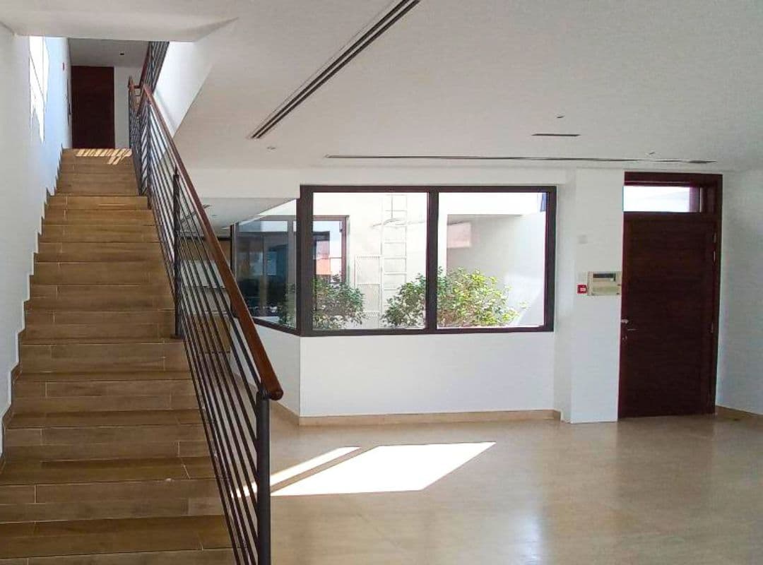 UPGRADED 4BR VILLA | SPACIOUS | VACANT
