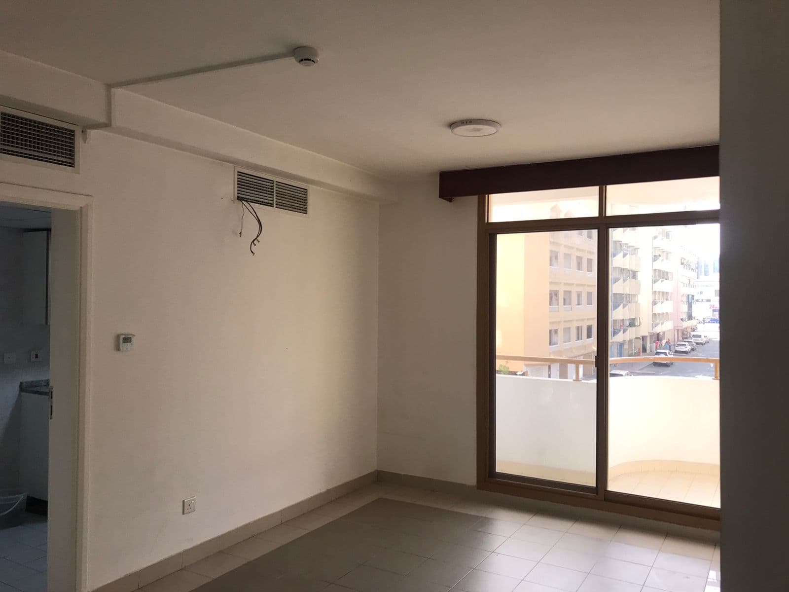 UNFURNISHED | SPACIOUS | CLOSE TO METRO