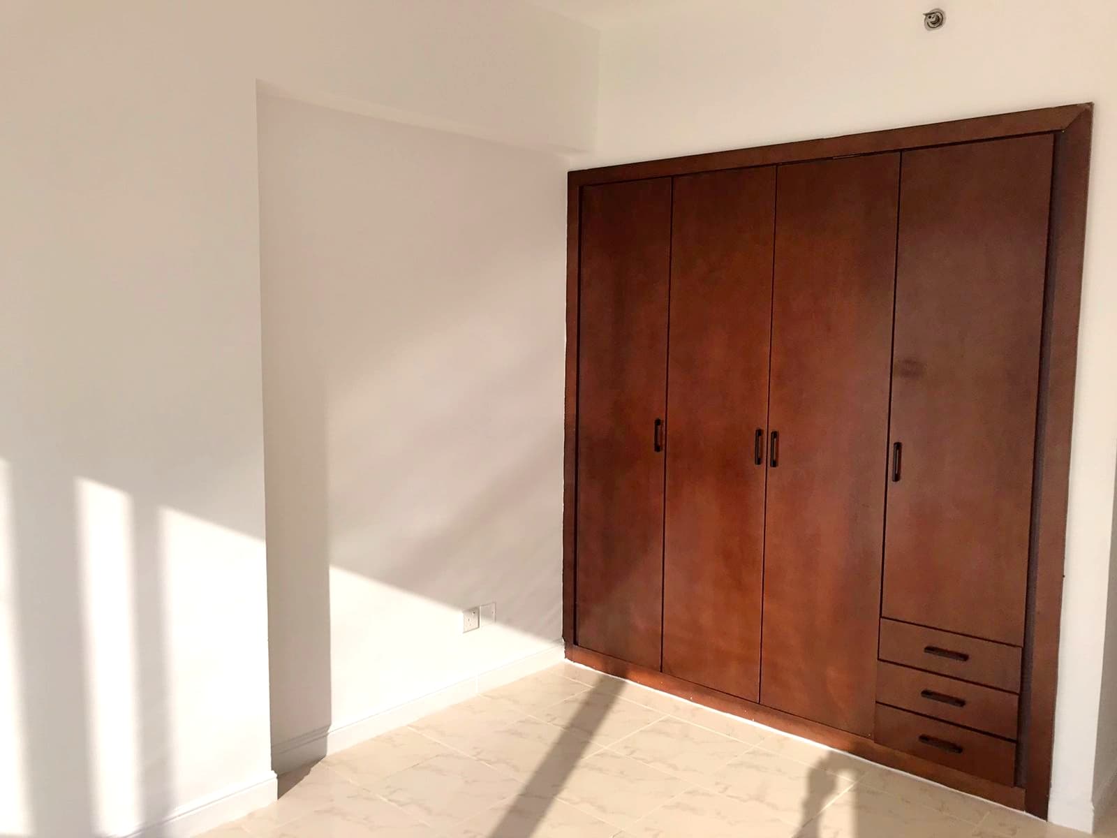 SPACIOUS | PRIME LOCATION | UNFURNISHED — view 5
