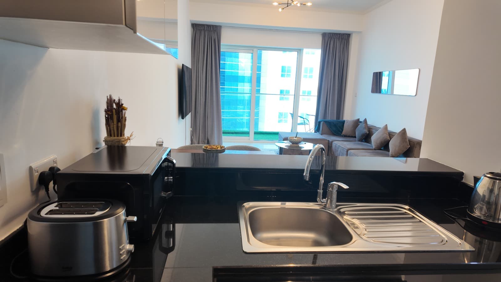 DAMAC Heights: High-Floor Luxury in Dubai Marina – Available for Rent — view 3