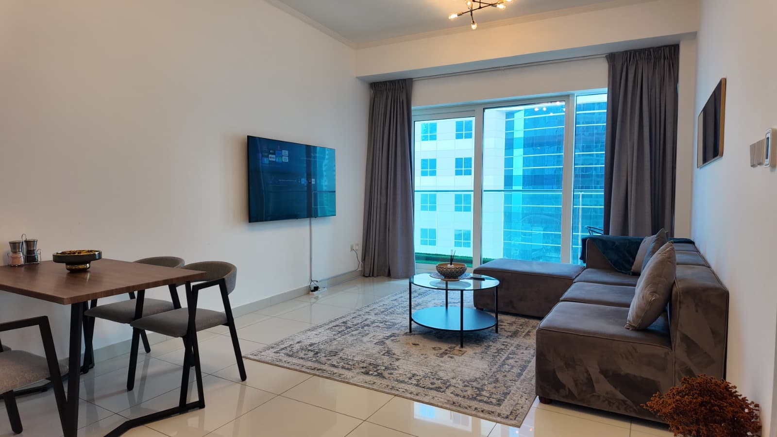 DAMAC Heights: High-Floor Luxury in Dubai Marina – Available for Rent — view 2