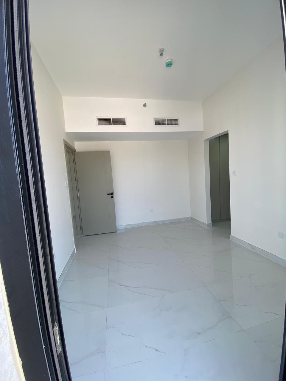 Stylish 1BR Apartment in Al Furjan — view 3