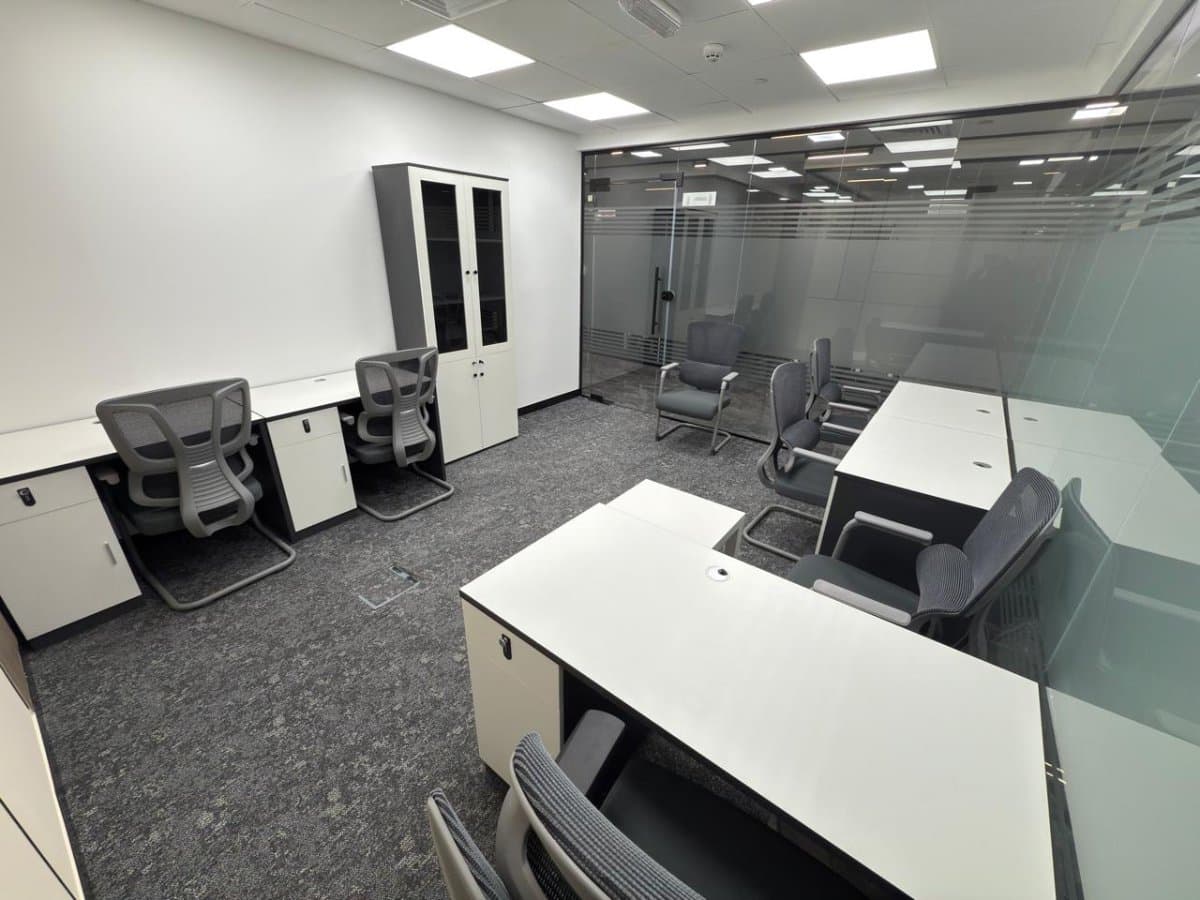 PRIME OFFICE SPACE | FURNISHED | MODERN — view 2