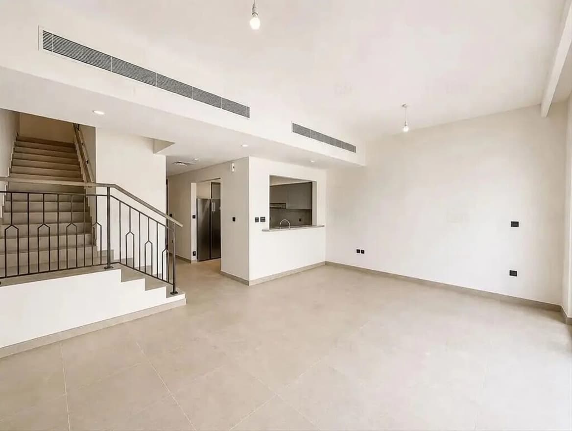 4-Bed Villa for Rent in Damac Lagoons Ready to Move with Balcony, view 4