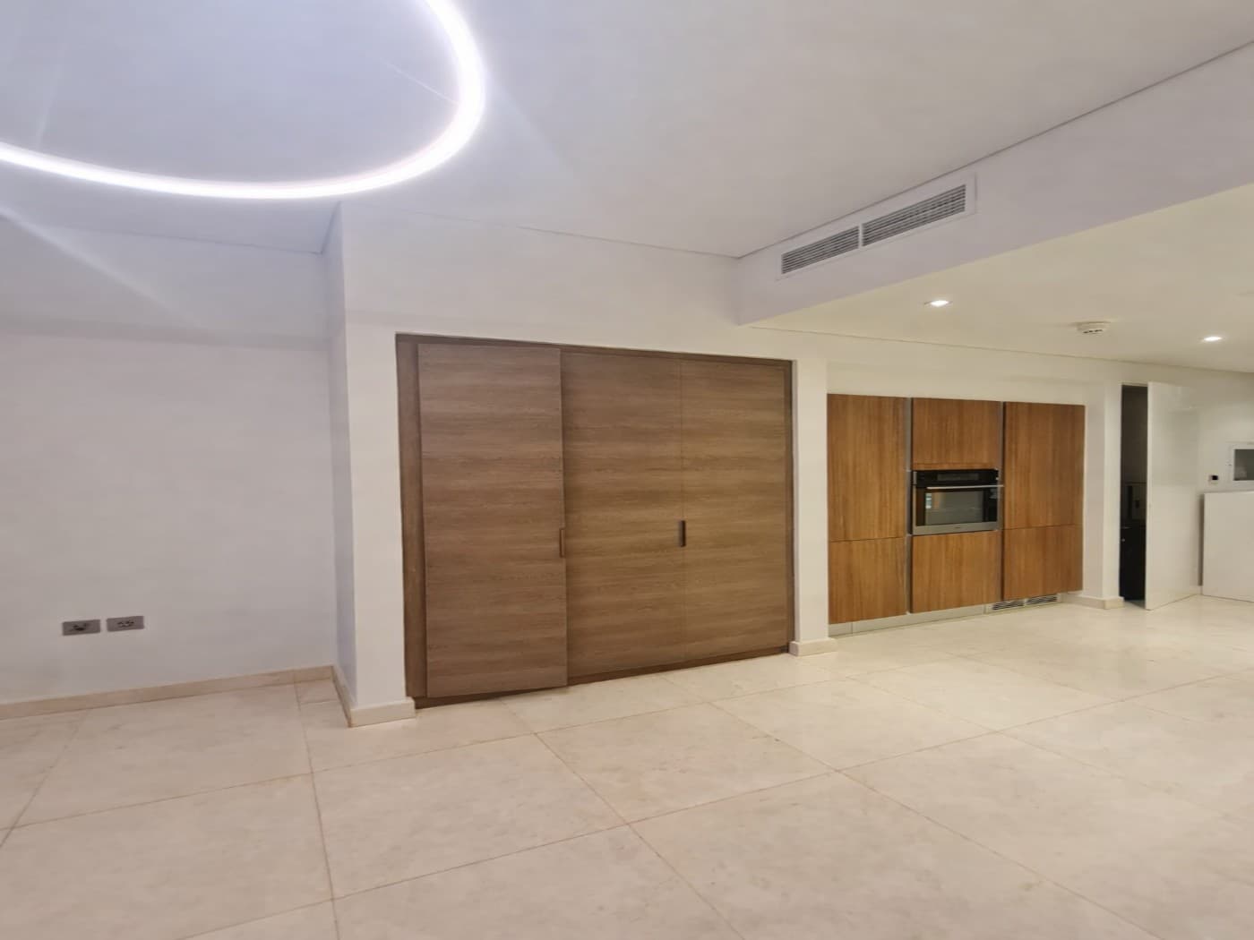 SPACIOUS | PRIME LOCATION | SEA ORIENTED VIEWS — view 5