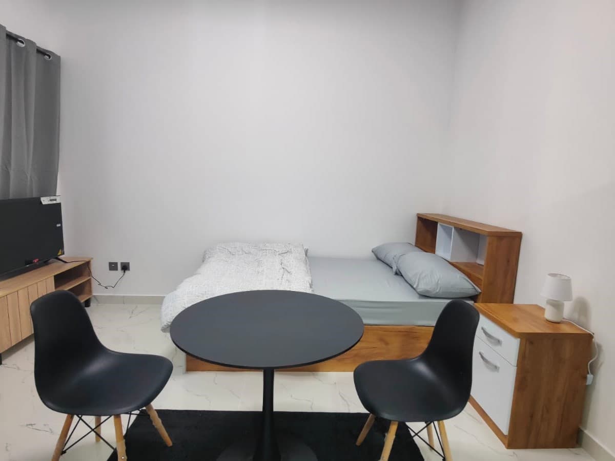 PRIME LOCATION | WELL MAINTAINED | FURNISHED — view 5