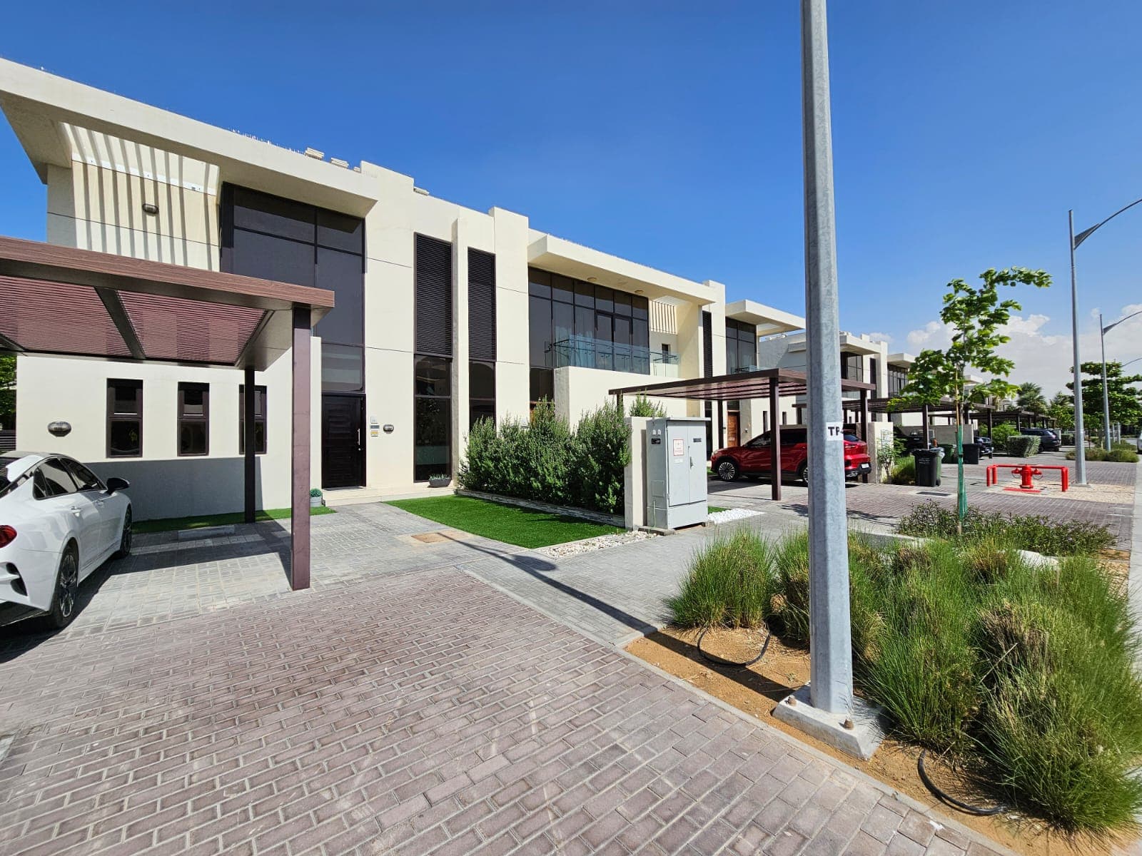 FULLY UPGRADED | CLOSE TO PARK | CORNER UNIT — view 2