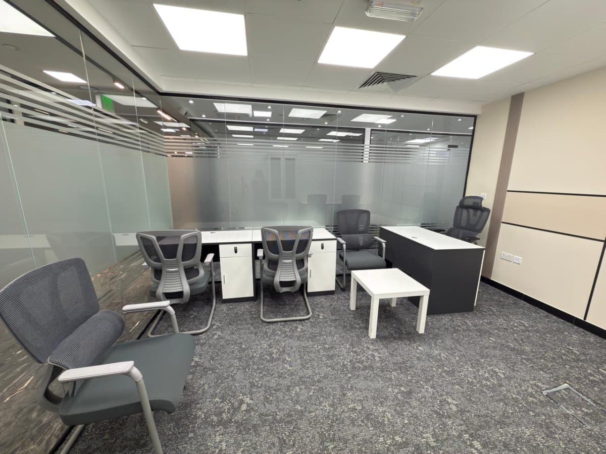 PRIME OFFICE SPACE | FURNISHED | MODERN — view 3