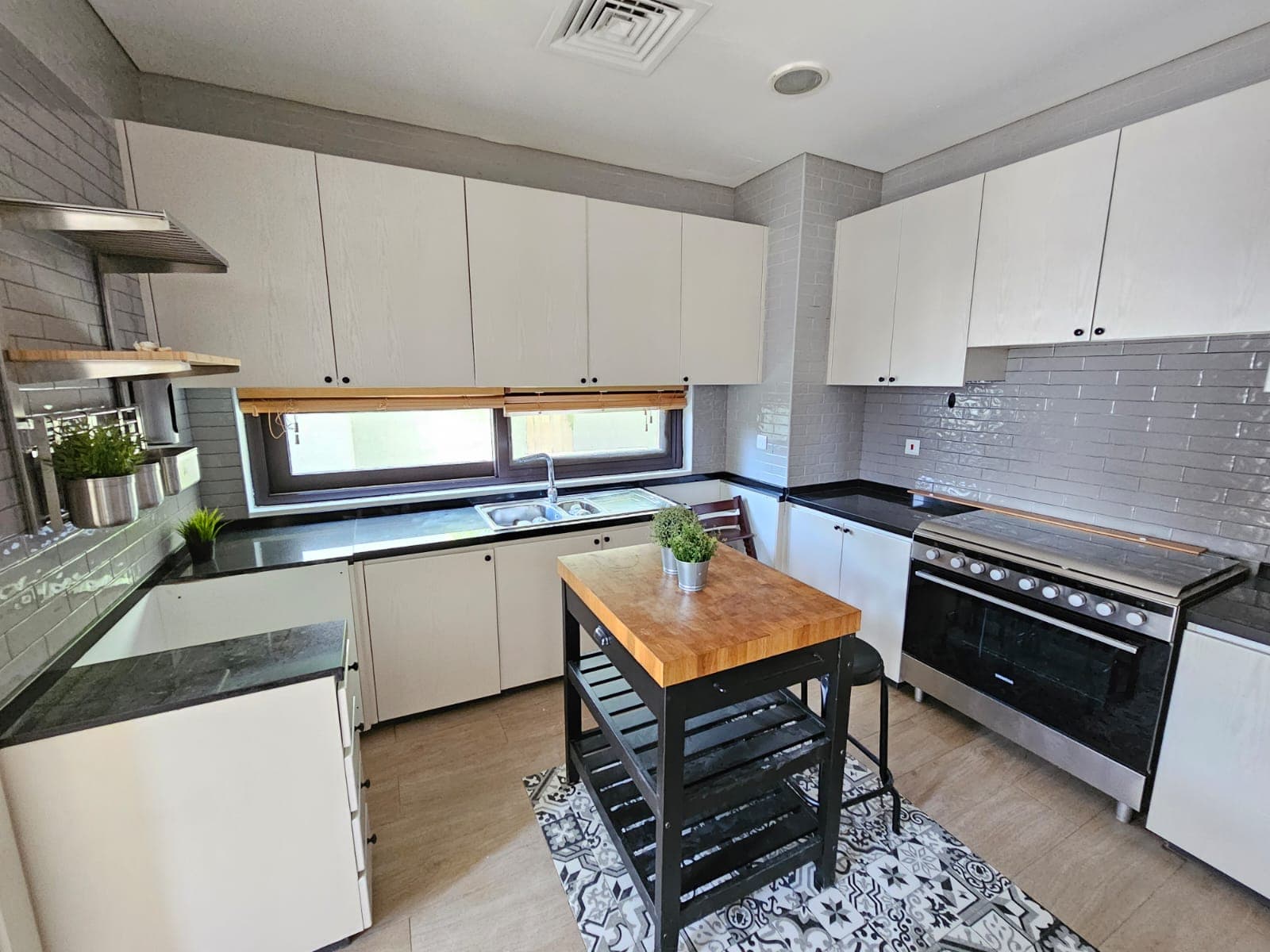 FULLY UPGRADED | CLOSE TO PARK | CORNER UNIT — view 4