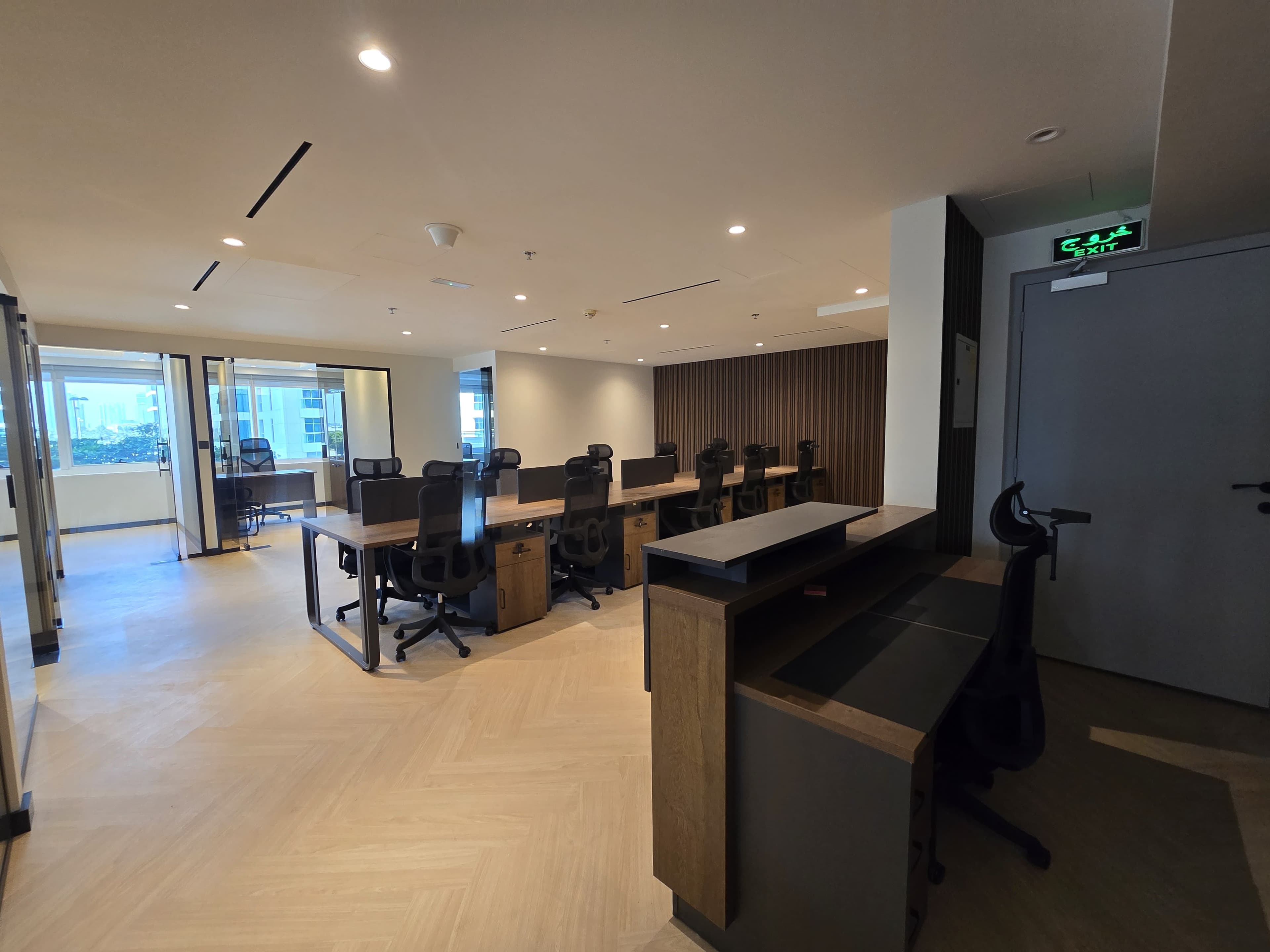 Fully Fitted Spacious Office for Rent in One Lake Plaza, view 3