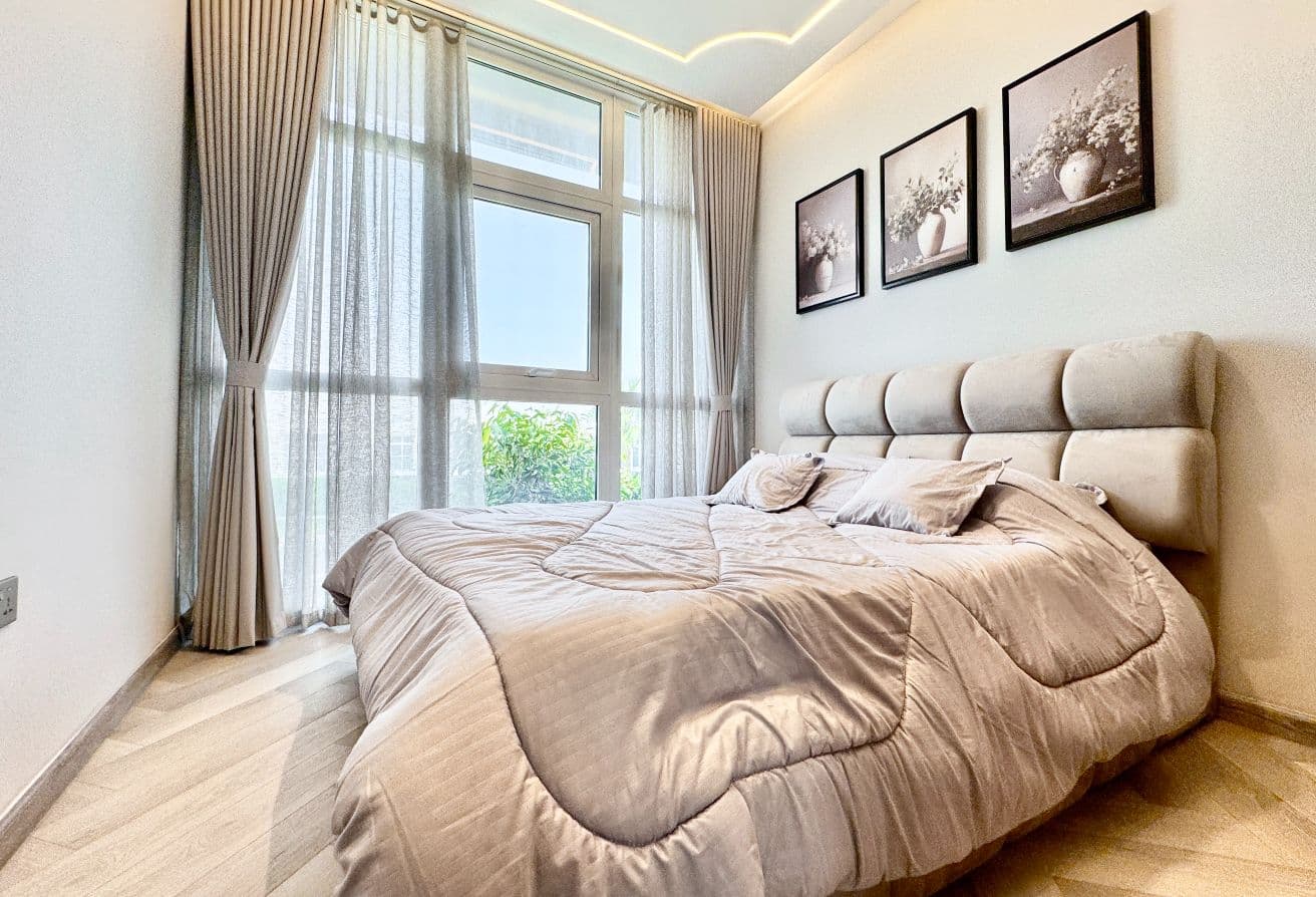 FULLY UPGRADED I SINGLE ROW I FURNISHED — view 2