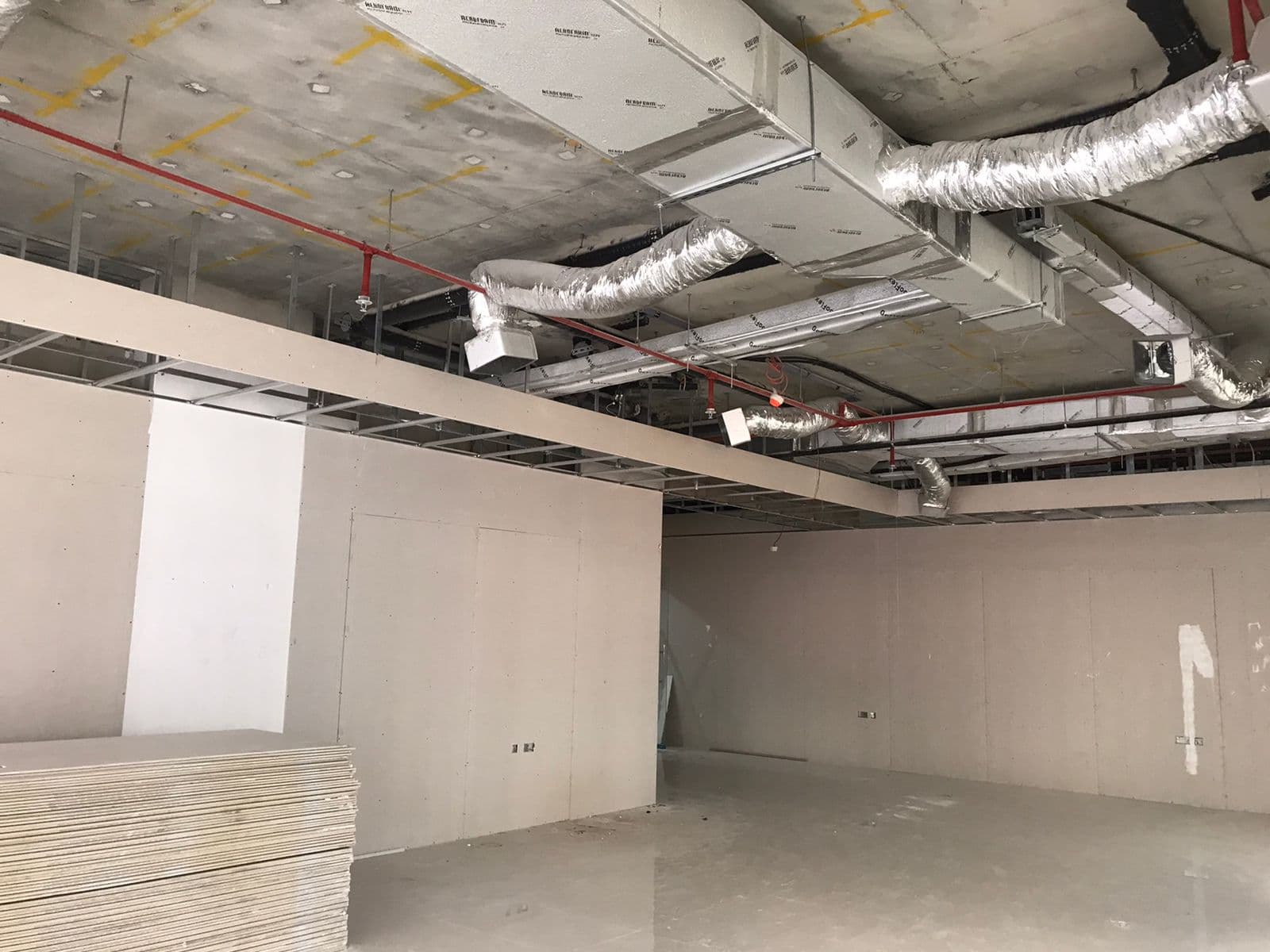 SPACIOUS | HIGH VISIBILITY | PREMIUM LOCATION — view 3