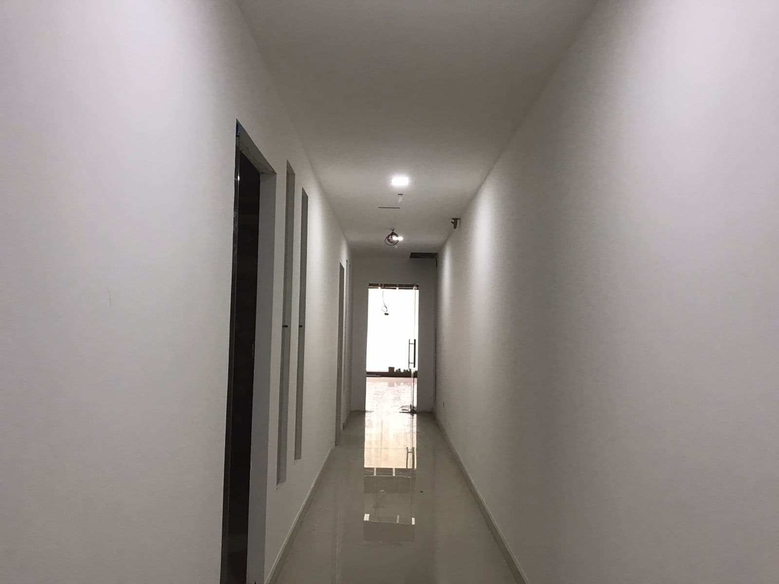 SPACIOUS | HIGH VISIBILITY | PREMIUM LOCATION — view 2
