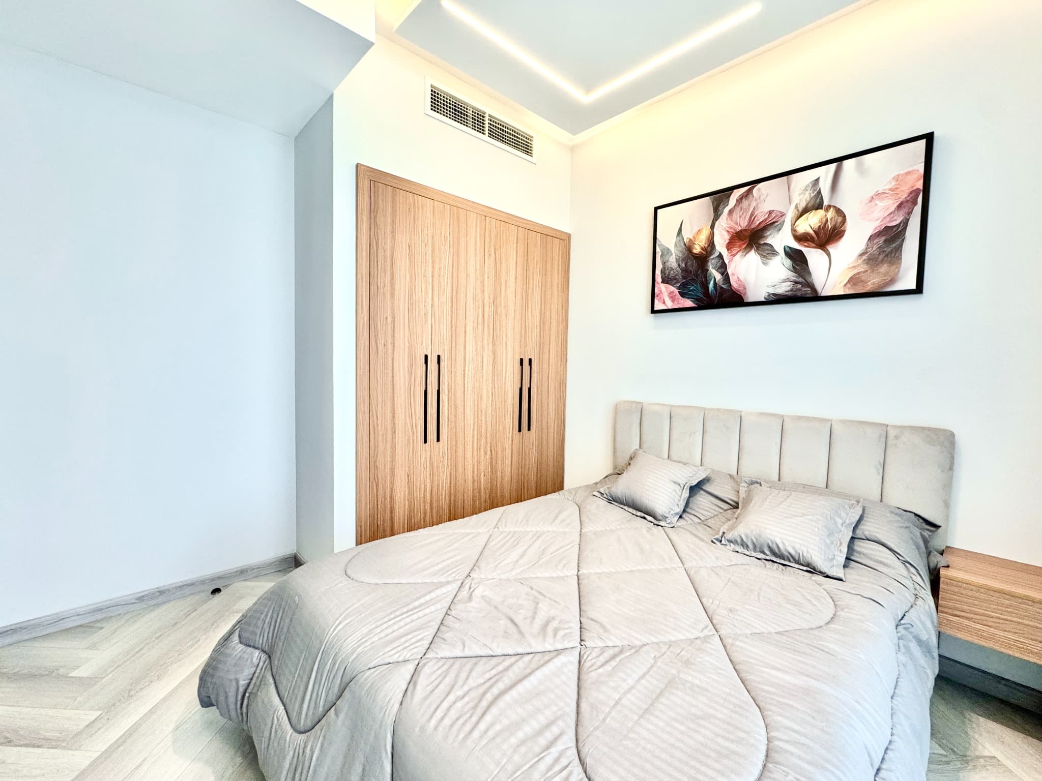 FULLY UPGRADED | SINGLE ROW | VACANT ON TRANSFER — view 5