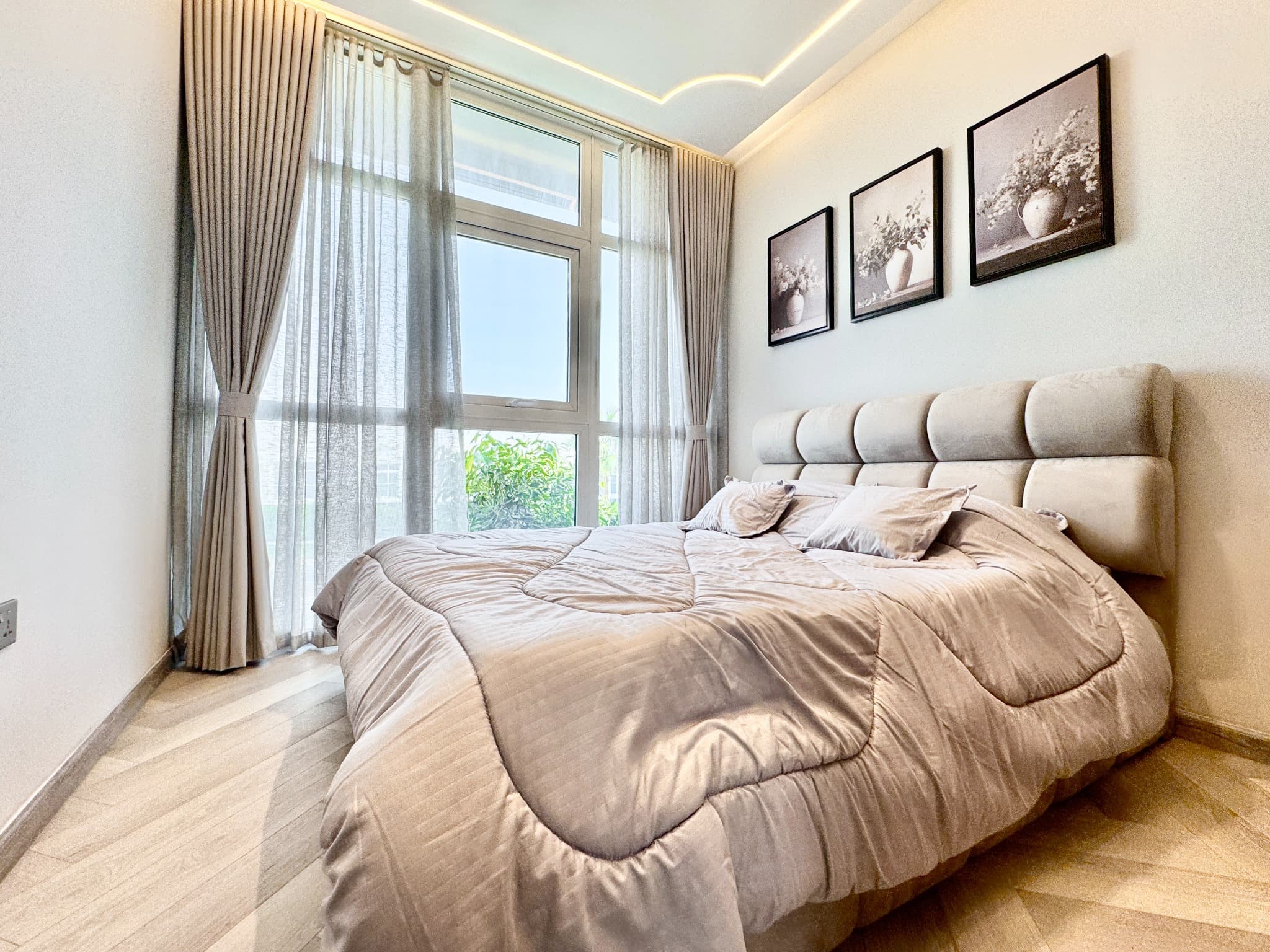 FULLY UPGRADED | SINGLE ROW | VACANT ON TRANSFER — view 2